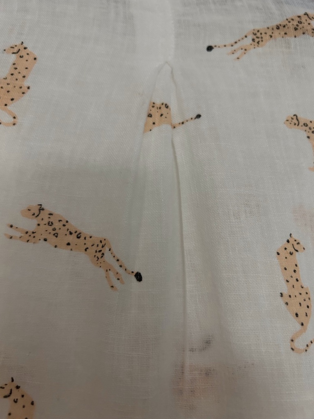 Rails Whitney Playful Cheetahs Linen Blend Buttondown. - Picture 4 of 7